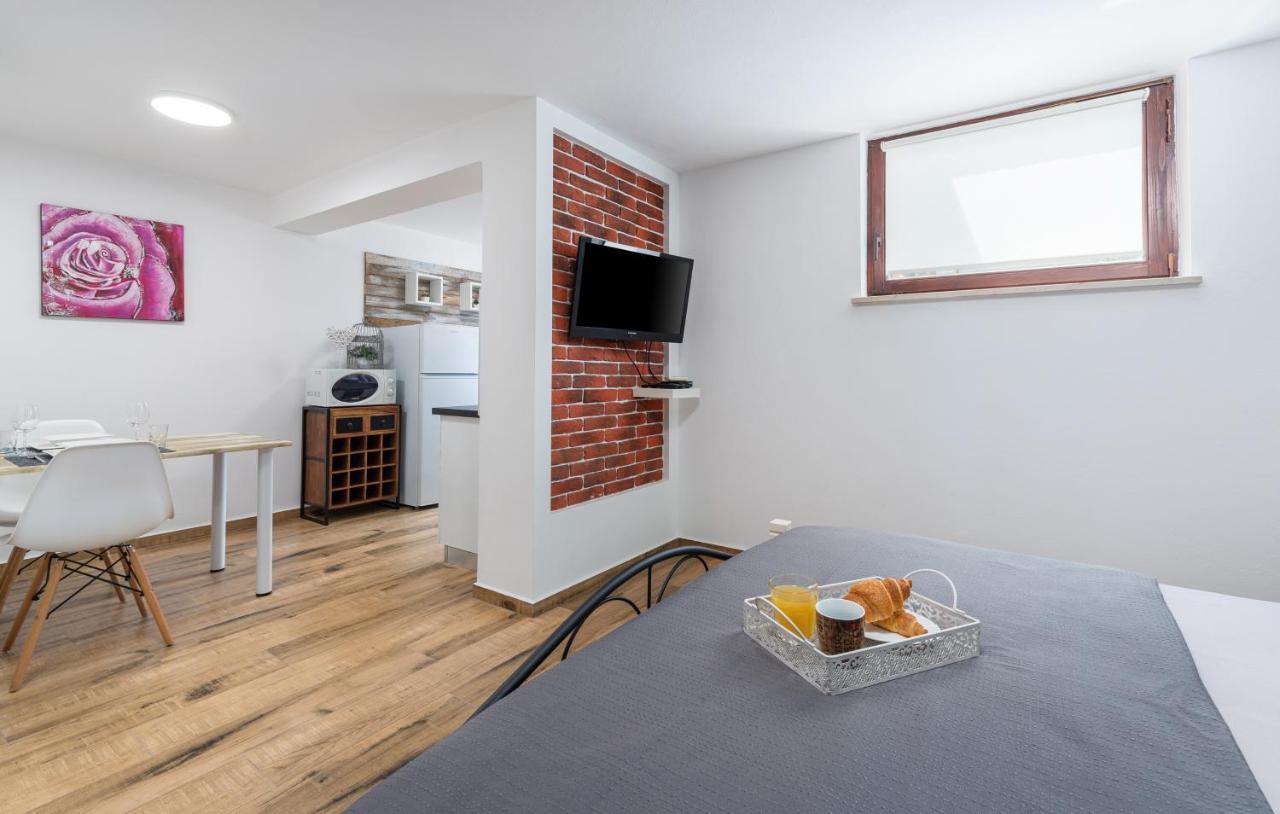 Apartments Ariana 우마그 외부 사진